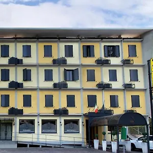 https://hotel-ristorante-tre-leoni.italymilanhotels.net